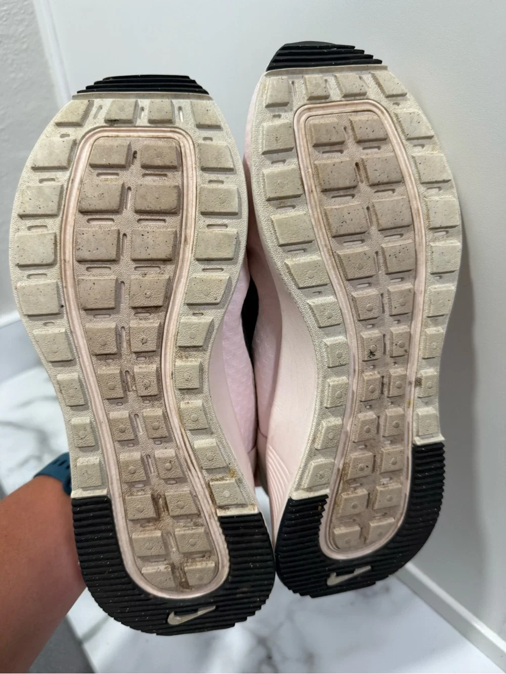 Nike Reposto pink sneaker Women’s Size 7
